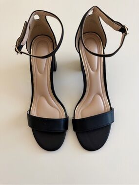 Kelly & Katie Hailee, Black: Ankle-Strap Block Heel Sandals - Women 11 Wide NWOT